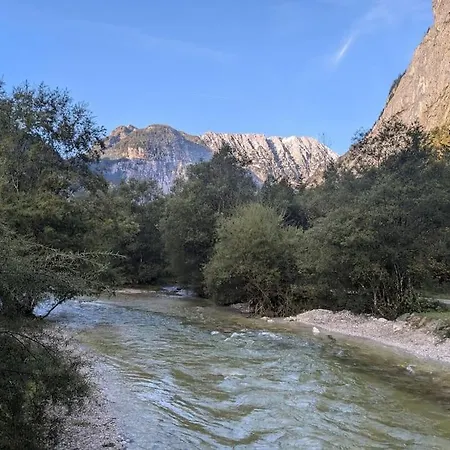 Appartement Und Kueche Mit Balkon Und Ausblick *