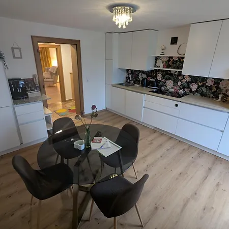 Und Kueche Mit Balkon Und Ausblick