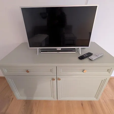 Apartment L I E B L I N G S O R T *