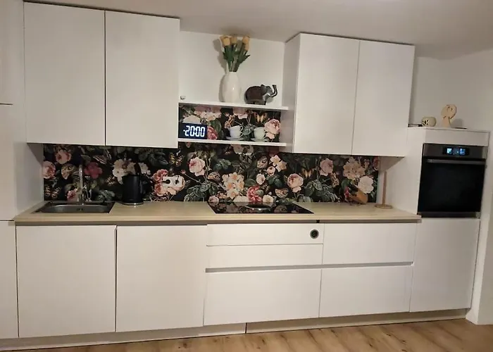 Apartment L I E B L I N G S O R T *